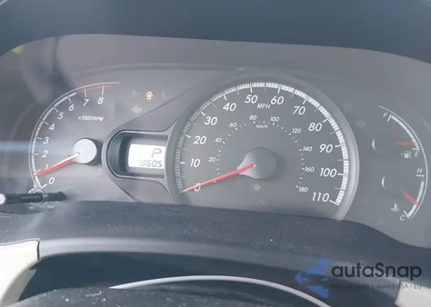 2014 Toyota Sienna Le V6 8 Passenger z USA, uszkodzony, nr VIN 5TDKK3DC3ES438458